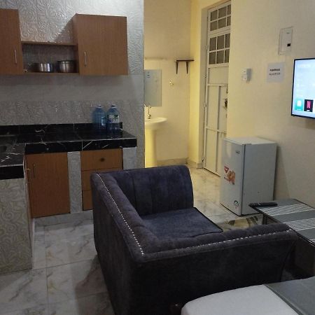 Divine Studio Bed & Breakfast Mombasa Exterior photo