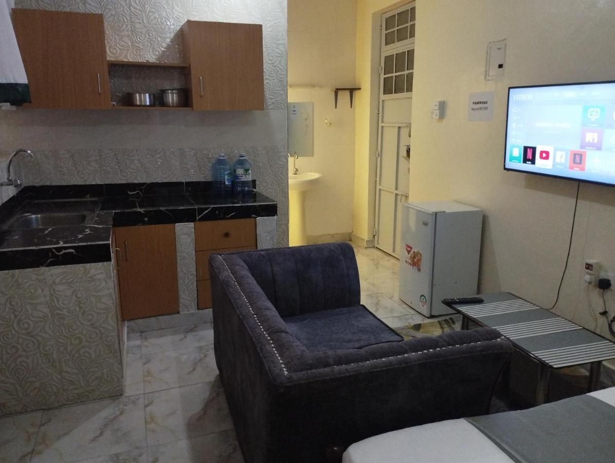 Divine Studio Bed & Breakfast Mombasa Exterior photo