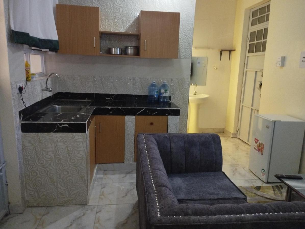Divine Studio Bed & Breakfast Mombasa Exterior photo